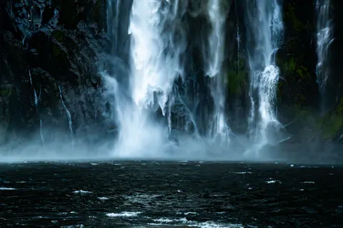 Cliff Waterfall 4K Wallpaper · waterfall · 3840×2560