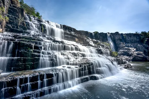 Cliff Waterfall 4K Wallpaper · waterfall · 3840×2560