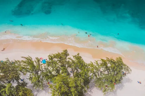 Tropischer Strand 4K Hintergrundbild · ocean · 3840×2558