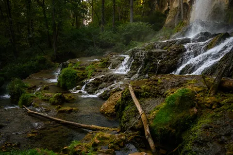 Forest Waterfall 4K Wallpaper · waterfall · 3840×2555