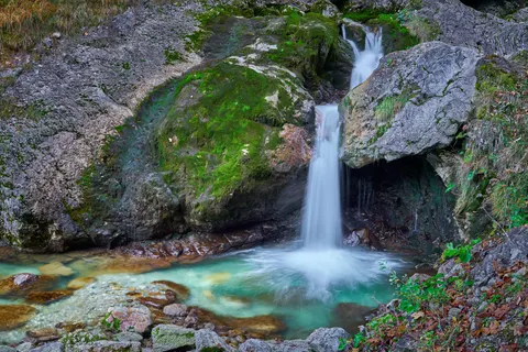Forest Waterfall 4K Wallpaper · waterfall · 3840×2560