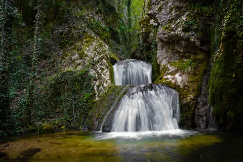 Forest Waterfall 4K Wallpaper · waterfall · 3840×2560