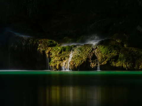 Orman Şelalesi 4K Duvar Kağıdı · waterfall · 3840×2880