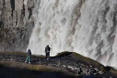 والپیپر آبشارهای ایسلند با کیفیت 4K · waterfall · 3840×2563