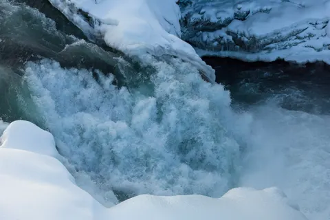 والپیپر آبشارهای ایسلند با کیفیت 4K · waterfall · 3840×2560