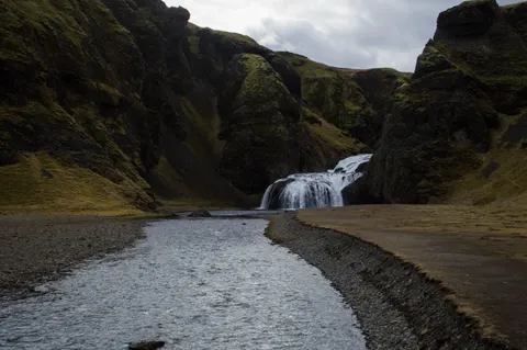 والپیپر آبشارهای ایسلند با کیفیت 4K · waterfall · 3840×2553