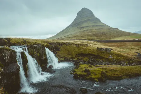 والپیپر آبشارهای ایسلند با کیفیت 4K · waterfall · 3840×2560