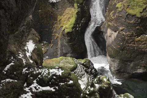 والپیپر آبشارهای ایسلند با کیفیت 4K · waterfall · 3840×2561