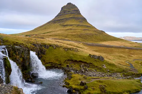 والپیپر آبشارهای ایسلند با کیفیت 4K · waterfall · 3840×2560
