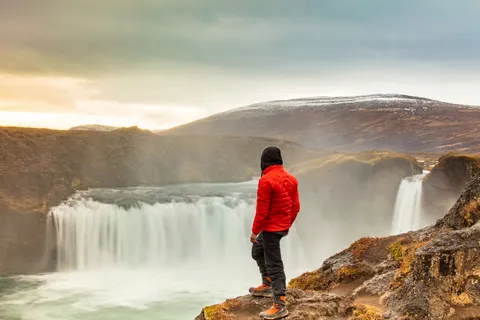 Iceland Falls 4K Wallpaper · waterfall · 3840×2558