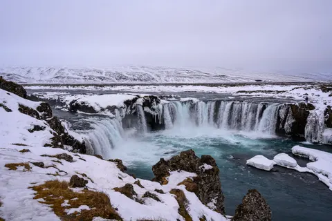 Iceland Falls 4K Wallpaper · waterfall · 3840×2560
