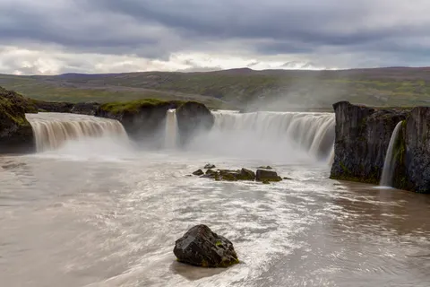 والپیپر آبشارهای ایسلند با کیفیت 4K · waterfall · 3840×2561