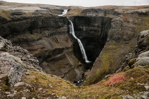 Iceland Falls 4K Wallpaper · waterfall · 3840×2561