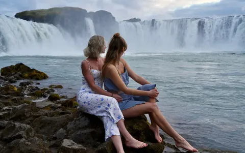 والپیپر آبشارهای ایسلند با کیفیت 4K · waterfall · 3840×2408