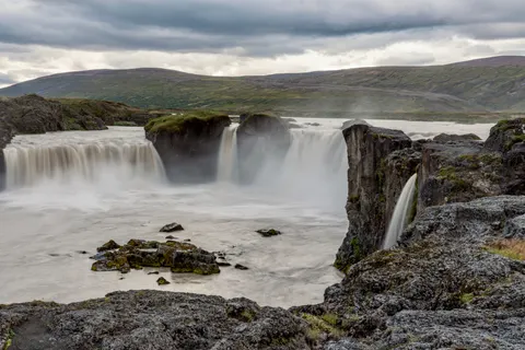Iceland Falls 4K Wallpaper · waterfall · 3840×2561