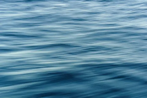 गहरा नीला 4K वॉलपेपर · underwater · 3840×2560