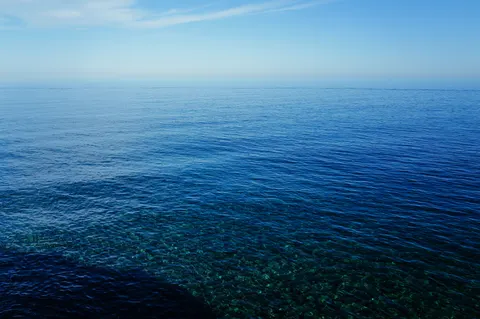 Tapeta Głęboki Błękit 4K · underwater · 3840×2556