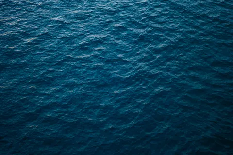 Tapeta Głęboki Błękit 4K · underwater · 3840×2560