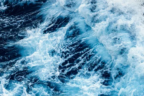 गहरा नीला 4K वॉलपेपर · underwater · 3840×2560