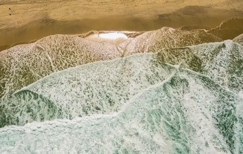 والپیپر امواج اقیانوس با کیفیت 4K · ocean · 3840×2436