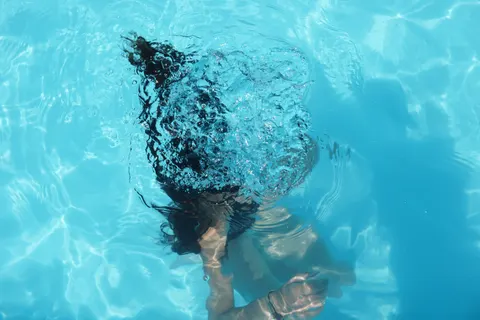Tapeta Nurek 4K · underwater · 3840×2560