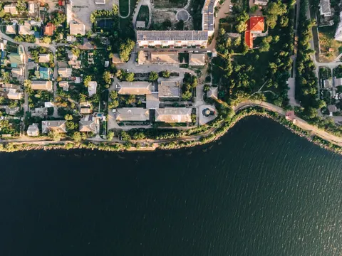 Stadt aus der Vogelperspektive 4K Hintergrundbild · aerial · 3840×2880