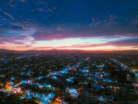 Stadt aus der Vogelperspektive 4K Hintergrundbild · aerial · 3840×2880