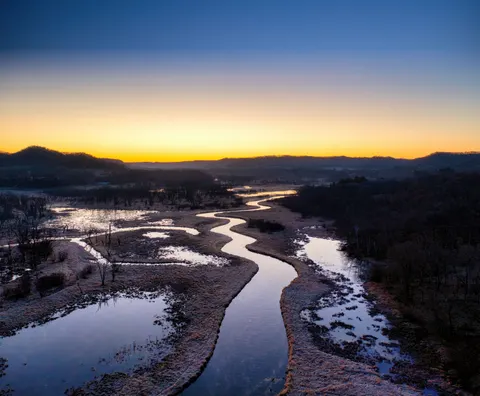 Luftaufnahme Fluss 4K Hintergrundbild · aerial · 3840×3167