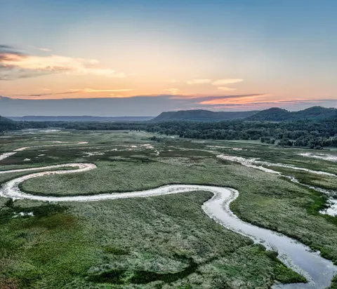 Luftaufnahme Fluss 4K Hintergrundbild · aerial · 3840×3298