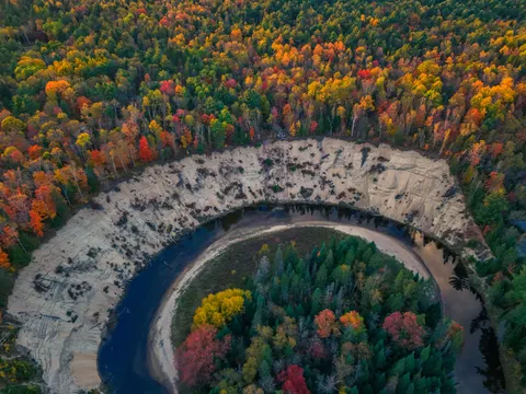 Luftaufnahme Fluss 4K Hintergrundbild · aerial · 3840×2880