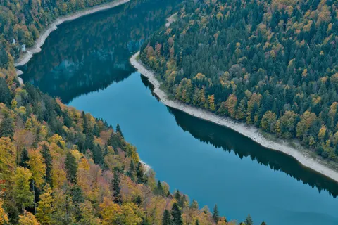 Sfondo Fiume dall'Alto 4K · aerial · 3840×2558