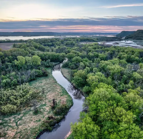 Luftaufnahme Fluss 4K Hintergrundbild · aerial · 3840×3717