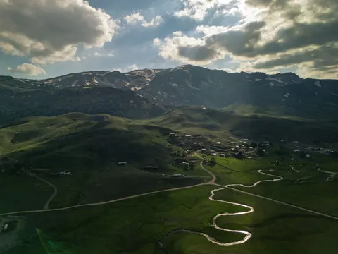 Luftaufnahme Fluss 4K Hintergrundbild · aerial · 3840×2880