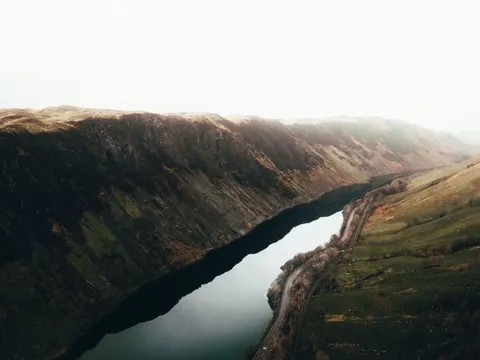 Luftaufnahme Fluss 4K Hintergrundbild · aerial · 3840×2880
