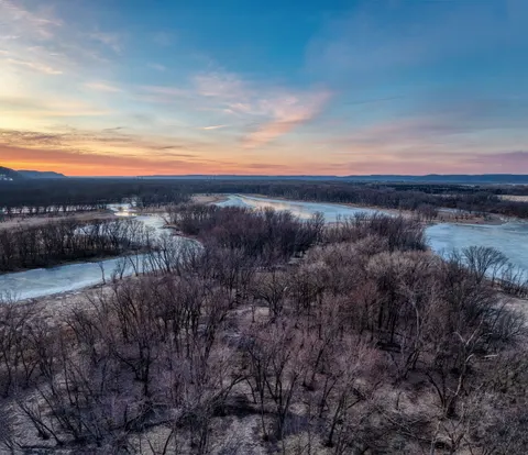 Luftaufnahme Fluss 4K Hintergrundbild · aerial · 3840×3314