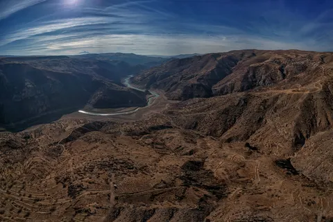 Luftaufnahme Fluss 4K Hintergrundbild · aerial · 3840×2560