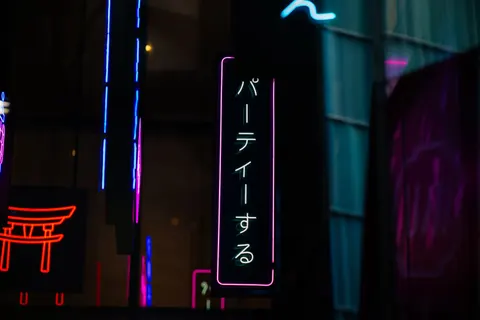 नियॉन शहर 4K वॉलपेपर · neon · 3840×2560