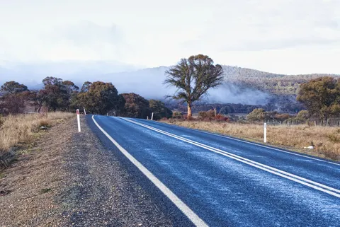 Fondo de pantalla Carretera con niebla 4K · nature · 3840×2568