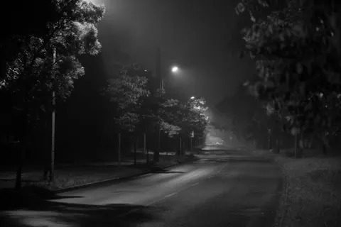 Neblige Straße 4K Hintergrundbild · nature · 3840×2560