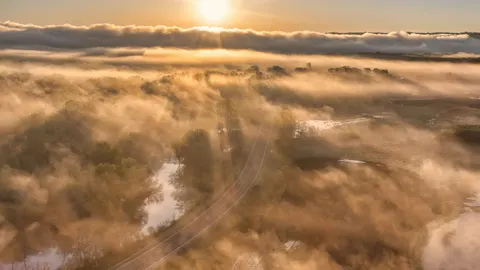 雾中道路 4K壁纸 · nature · 3840×2160