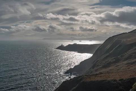 Deniz Feneri Sahili 4K Duvar Kağıdı · ocean · 3840×2560