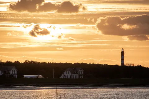 Lighthouse Coast 4K Wallpaper · ocean · 3840×2560