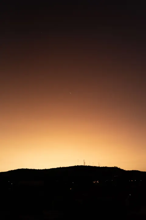 Langit Memudar Wallpaper HP · gradient · 1440×2157