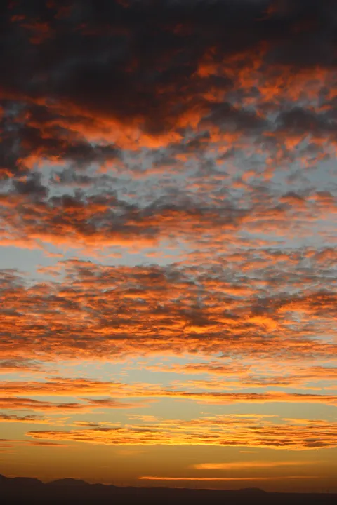 Langit Memudar Wallpaper HP · gradient · 1440×2160