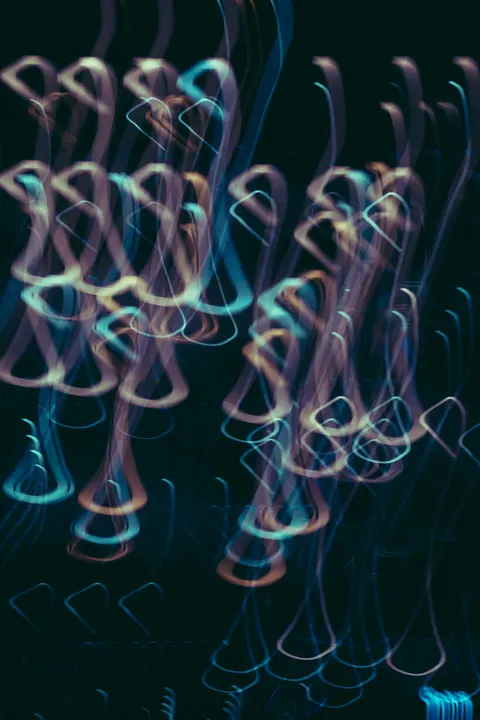 霓虹渐隐 手机壁纸 · gradient · 1440×2160