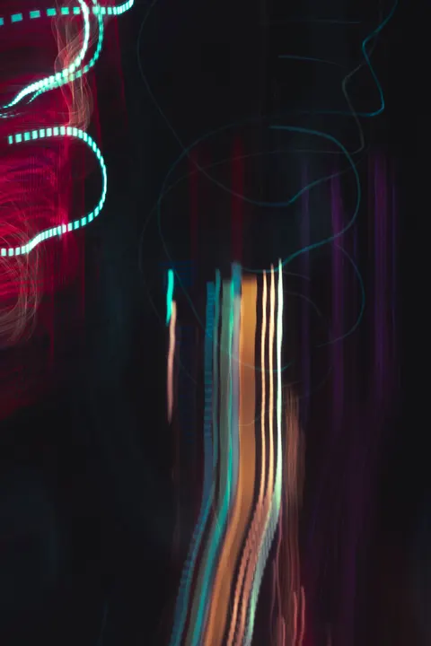 霓虹渐隐 手机壁纸 · gradient · 1440×2160