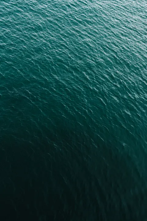 Zanikający błękit Tapeta na Telefon · gradient · 1440×2159