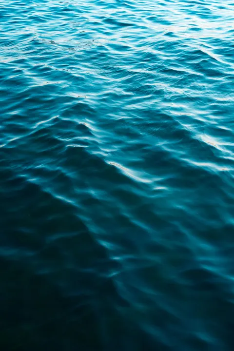 蓝色渐隐 手机壁纸 · gradient · 1440×2160