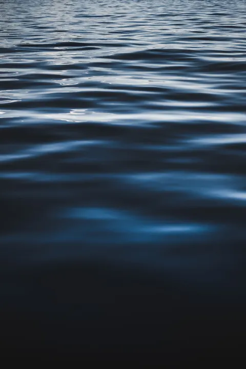 蓝色渐隐 手机壁纸 · gradient · 1440×2160