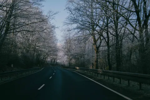 Neblige Straße 4K Hintergrundbild · nature · 3840×2560